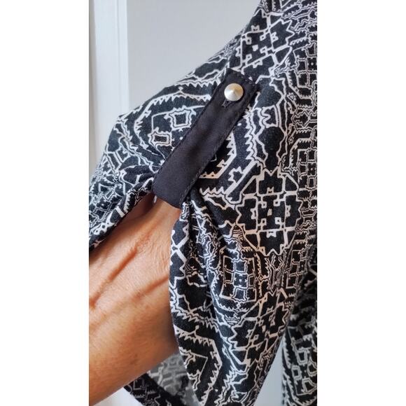 Cato Black/Tan Plus size 22/24 Stretch Tunic Blouse with Neckline Hem Detail - Picture 5 of 13